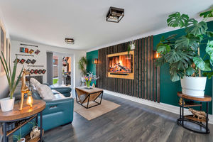 Lounge- click for photo gallery